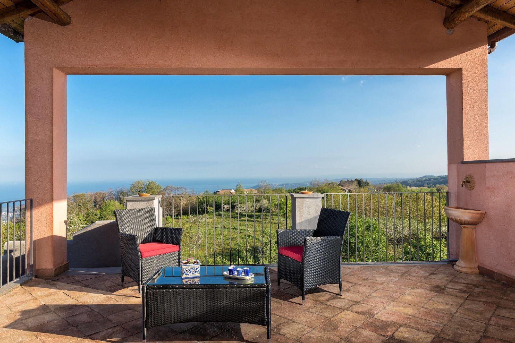 Nake Residenza Artistica Holiday home *